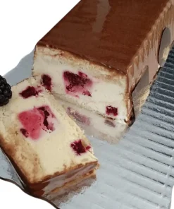 Docquaise de Manzana y almendra, relleno con frutos rojos